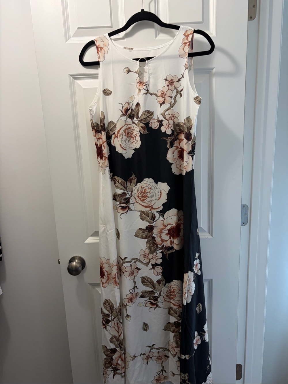 Vintage Sleeveless Silk Like Floral Maxi Dress with Pockets